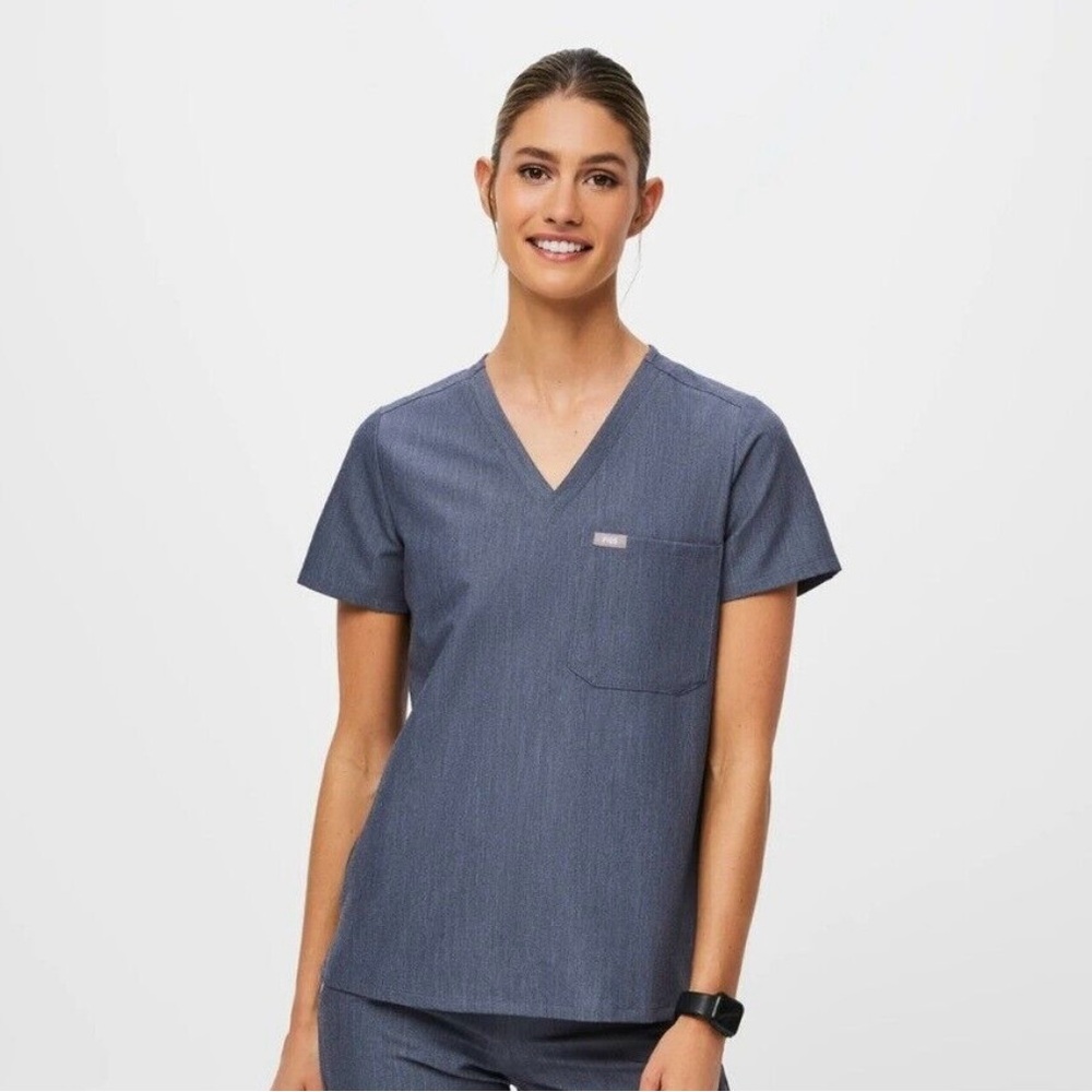 Figs  women’s scrub set in heather denim